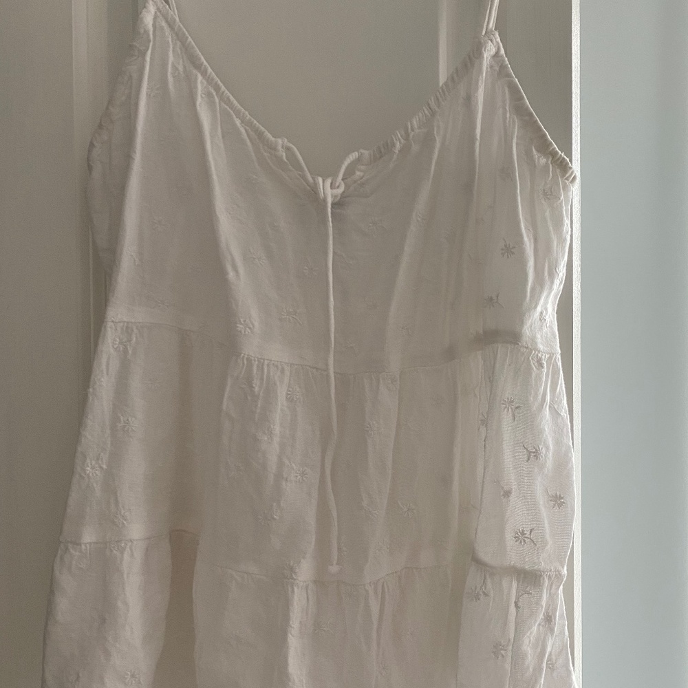 Flowy White tank